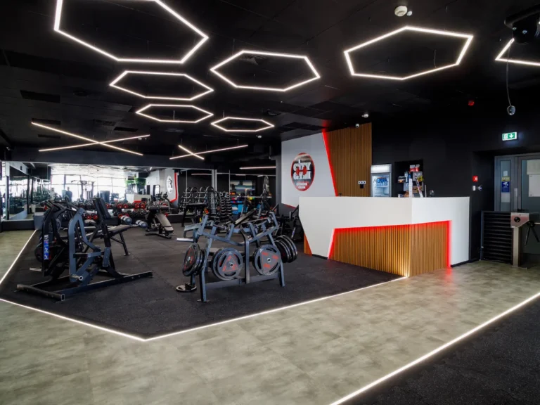 nawierzchnia gumowa na siłowni wykonana przez Pavisorte