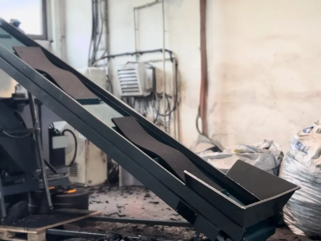 zdjęcie przedstawia przód budynku zakładu produkcyjnego Pavisorte w Szycach